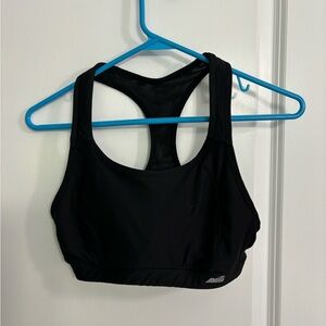 Avia Black Sports Bar, Sz M, has white spot shown in pics